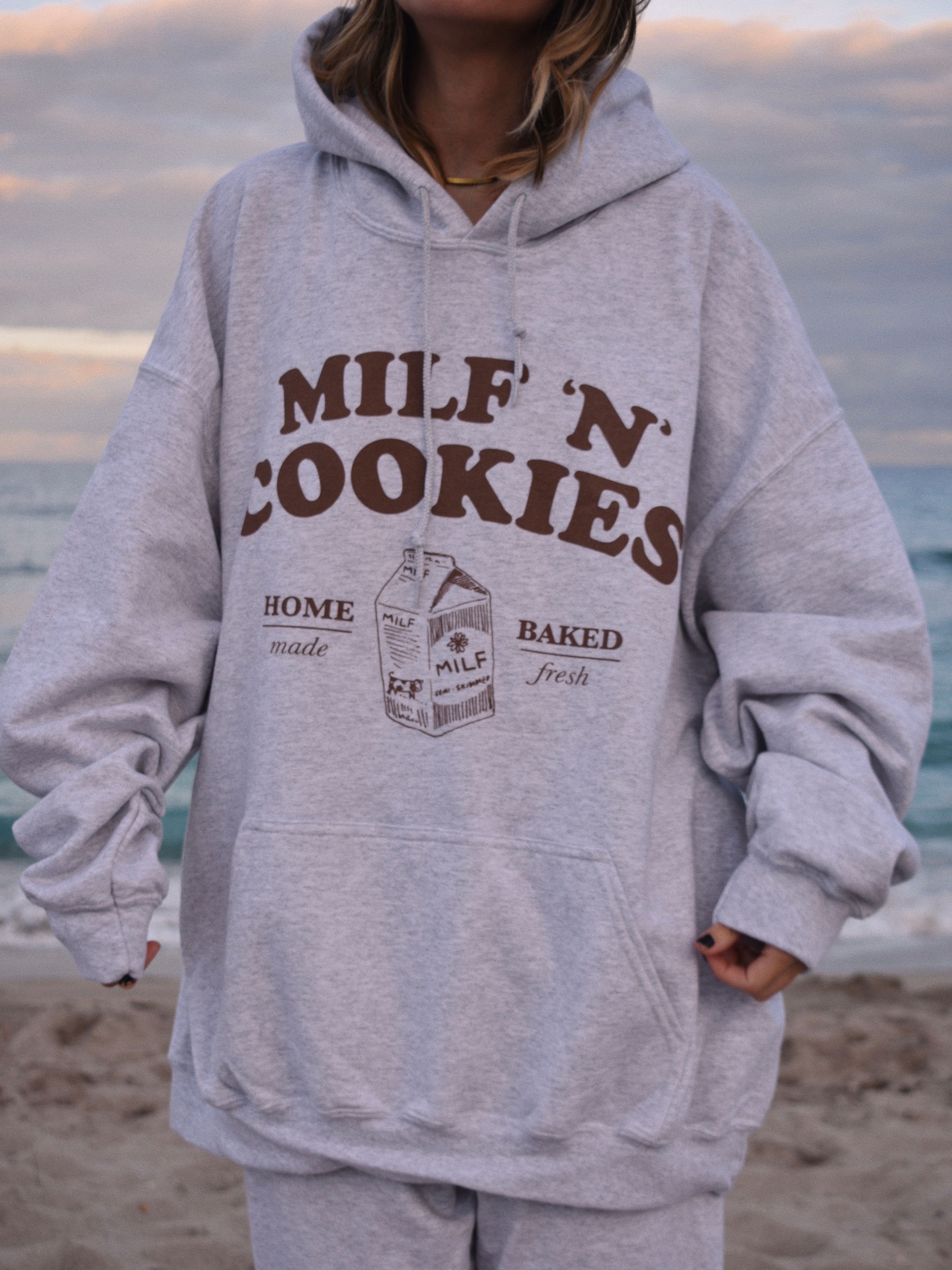 FUCKMYLIFE スウェット MILF 'N' COOKIES Hoodie – Hubs & Hers