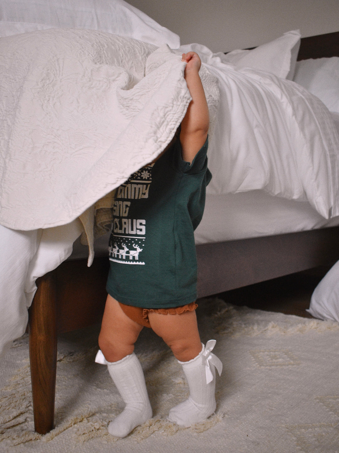 I Saw Mommy Kissing Santa Kid's Tee