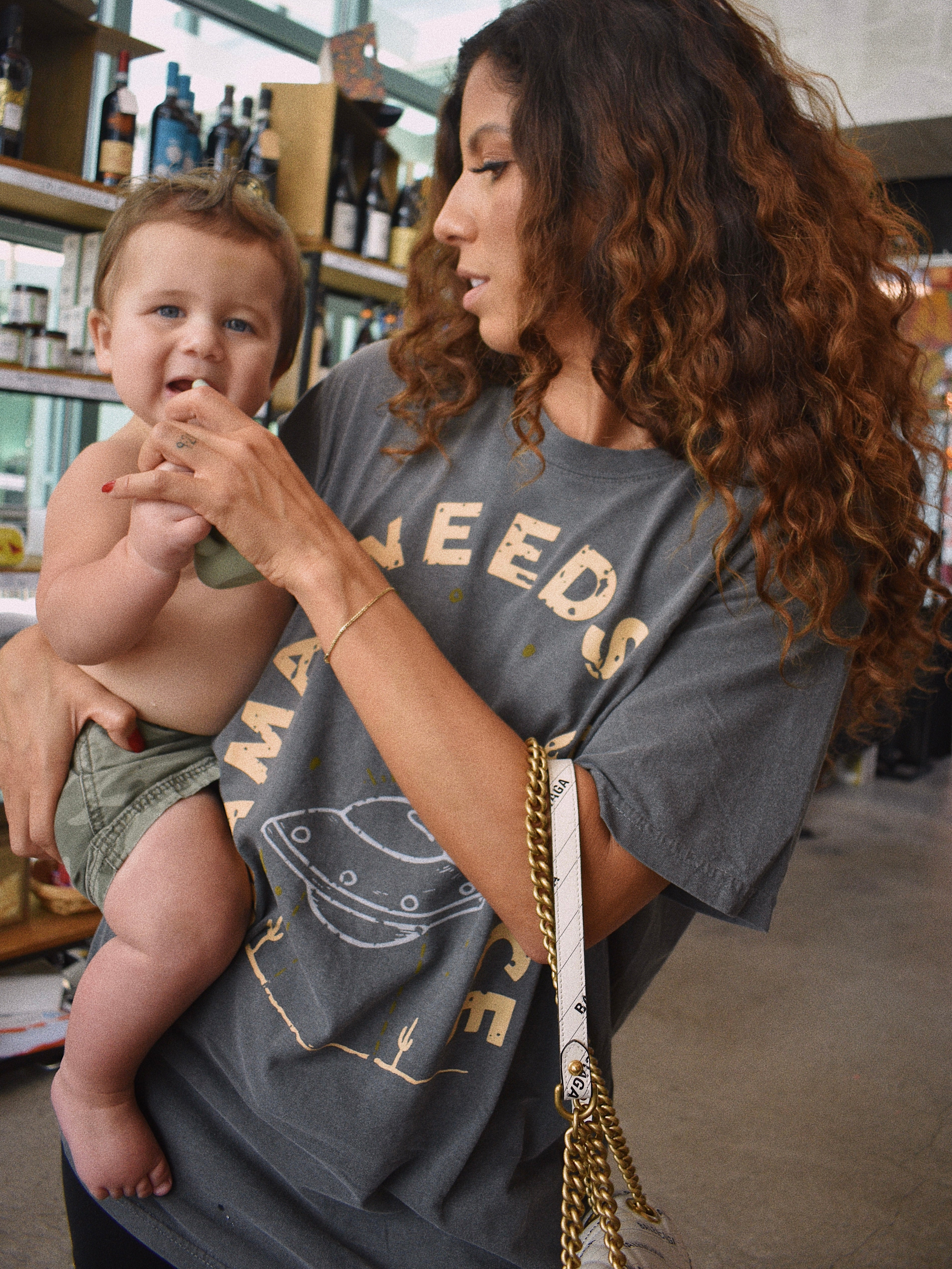 Mama Needs Space Tee – Hubs & Hers